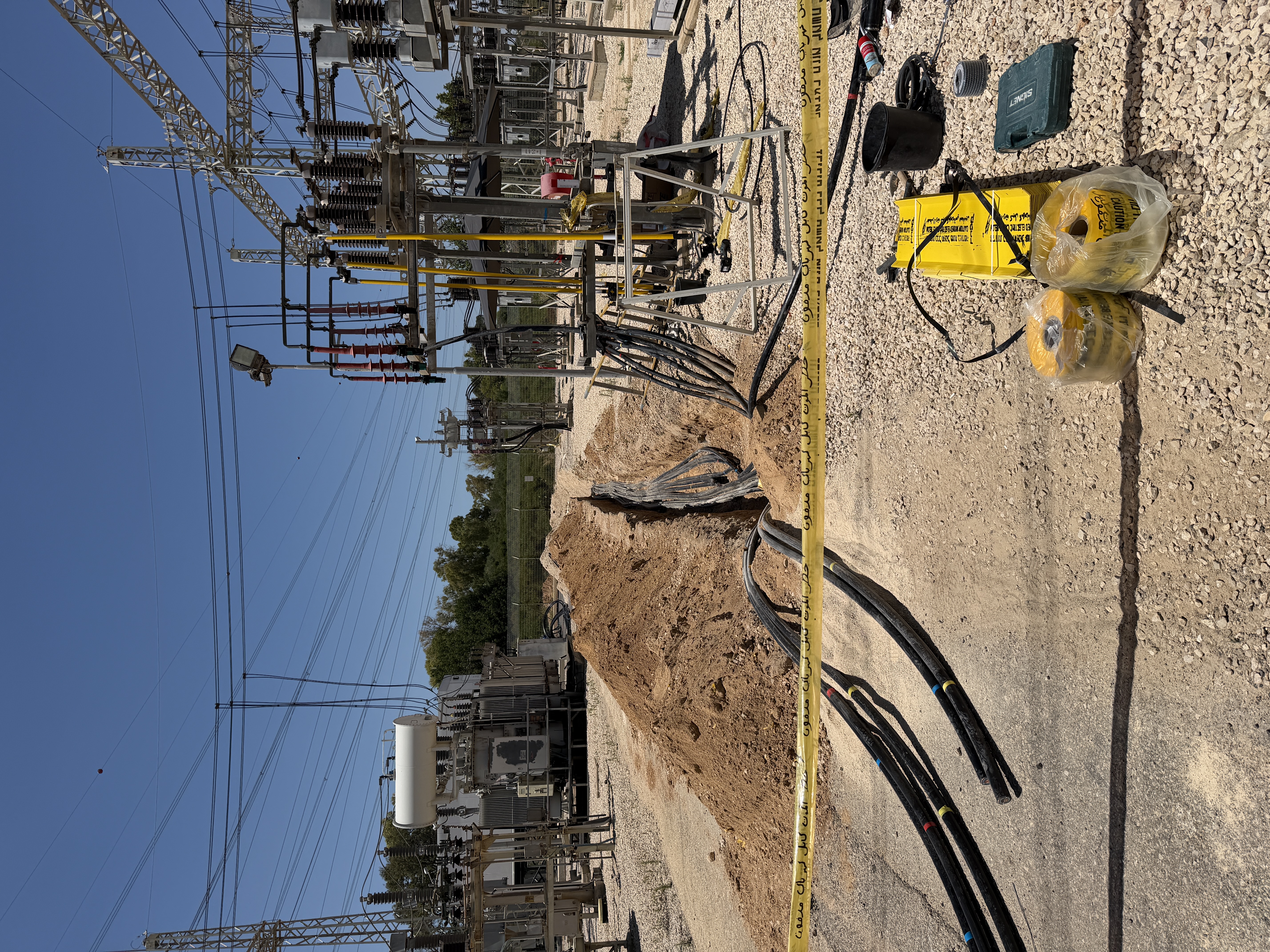 תוואי כבלי המתח הגבוה במתחם התחנה